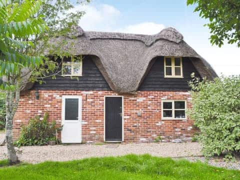 Exterior | The Wheelwrights Post - Walnut Tree Cottage, Burgate, nr. Fordingbridge