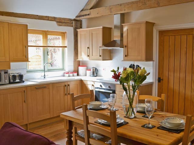 Kitchen/diner | Manor Farm Barns - Fox&rsquo;s Den, Witton, nr. North Walsham