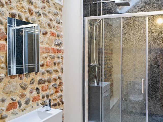 Shower room | Manor Farm Barns - Fox&rsquo;s Den, Witton, nr. North Walsham