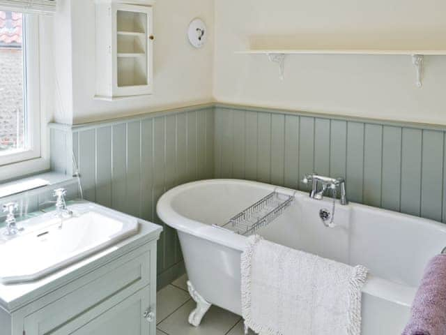 Bathroom | Turnstone Cottage, 