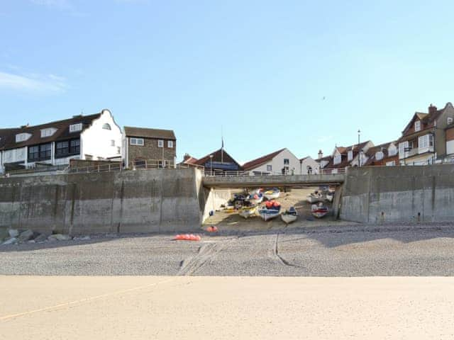 Sheringham sea wall | Turnstone Cottage, 