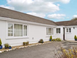 Bryn-y-mor Cottage, sleeps 6 in Cardigan.