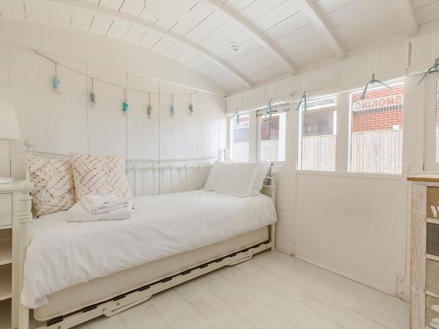 Airy single bedroom | Southern Bell, Hayling Island