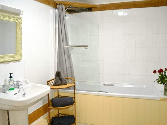 Bathroom | Saunders Oast Barn, Guestling, nr. Hastings