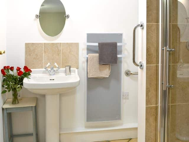 Downstairs shower room | Saunders Oast Barn, Guestling, near Hastings