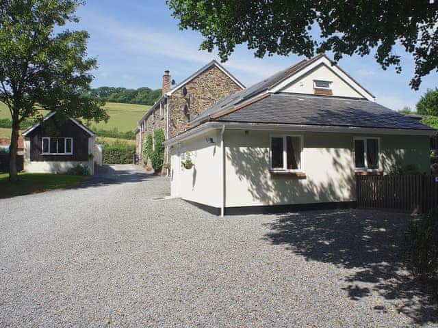 Exterior | Riverton Lakes and Holiday Cottages - Kingfisher, Swimbridge, nr. Barnstaple