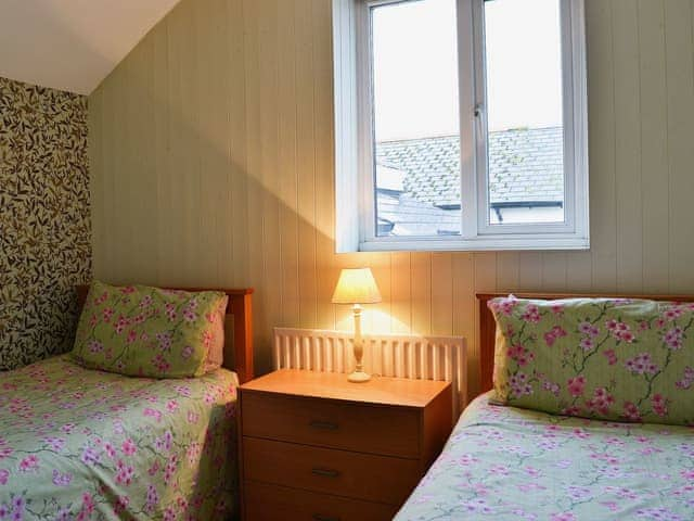 Twin bedroom | Halfway House, Brixham