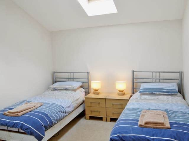 Twin bedroom | The 19th Acre - Pentowan Farm - Swallows, Towan Cross, nr. Porthowan