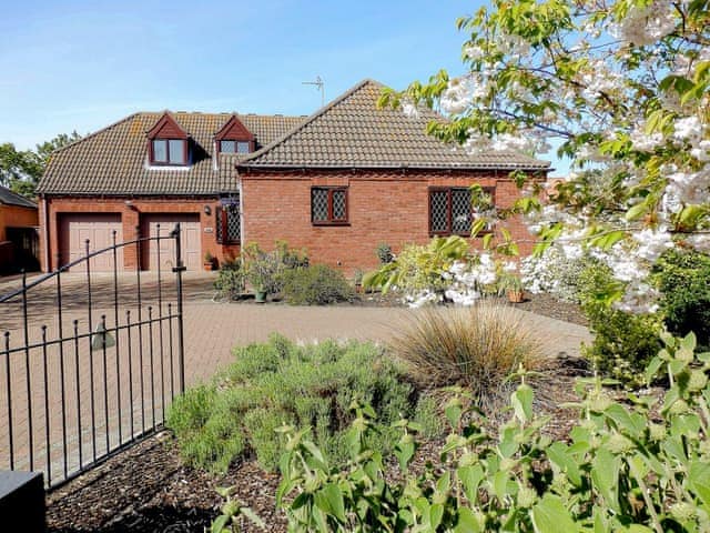 Well presented holiday property | Willow Pool House, Kessingland, near Lowestoft