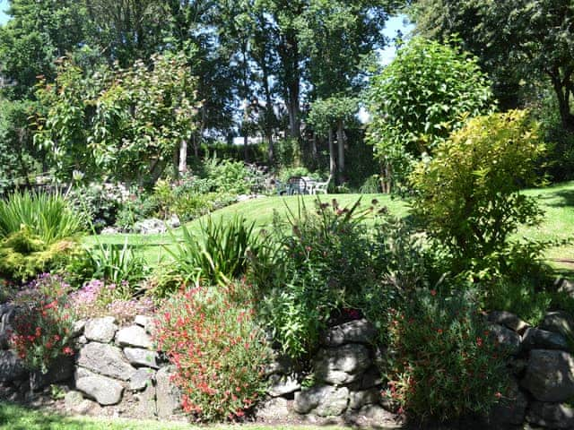 Lovely, well maintained garden and grounds | Skyber Cottage, Ruan Minor, near Helston