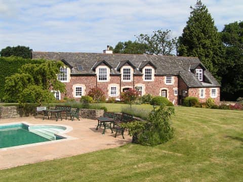 Exterior | Periton Park Court - Garden Retreat, Minehead