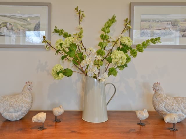 Living room | Lea Farm Cottages - The Shearing Shed, Rye Foreign, nr. Rye