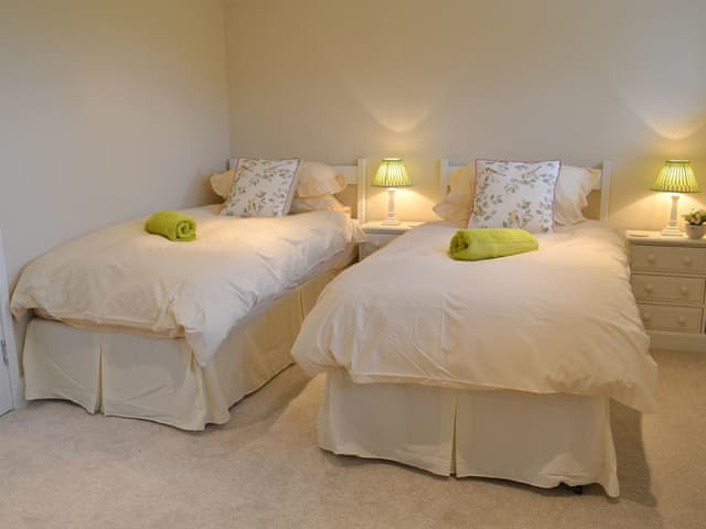 Twin bedroom | Lea Farm Cottages - The Shearing Shed, Rye Foreign, nr. Rye