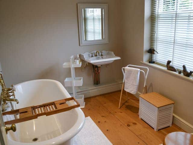 Bathroom | Maison du Quai, Cley-next-the-Sea