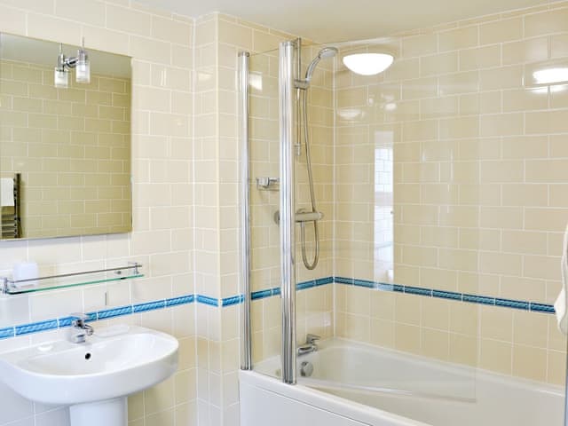 Bathroom | Jackdaw Cottage, Ambleside