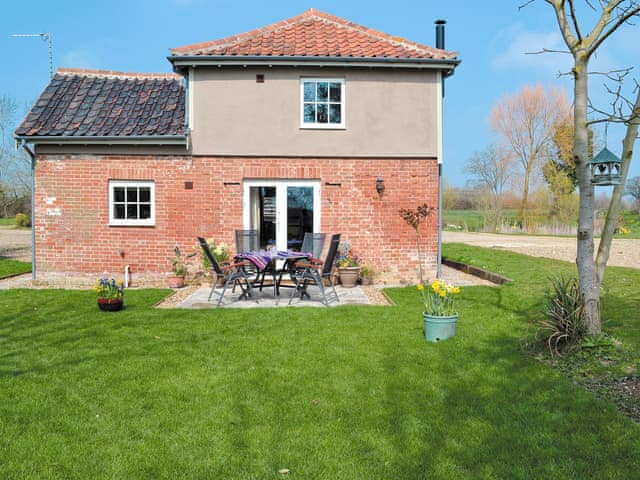 Exterior | Honeypot Cottage, Metfield, nr. Harleston
