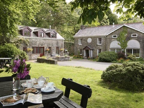 Swansea valley holiday cottages | Swansea Valley Holiday Cottages - Bwythn Y Saer, Cilybebyll, nr. Pontardawe