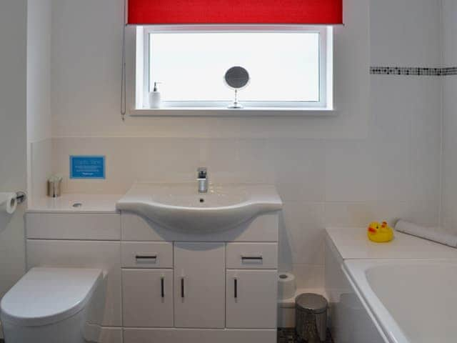 Bathroom | Little Crugwallins - Sunny Skies, St Austell