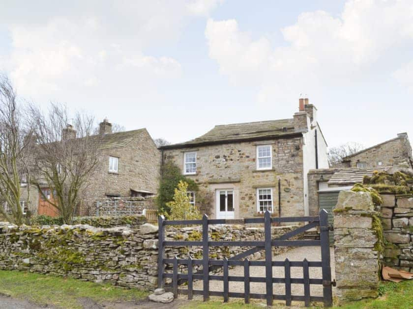 Bus Stop Cottage In Thornton Rust Near Aysgarth Yorkshire Book