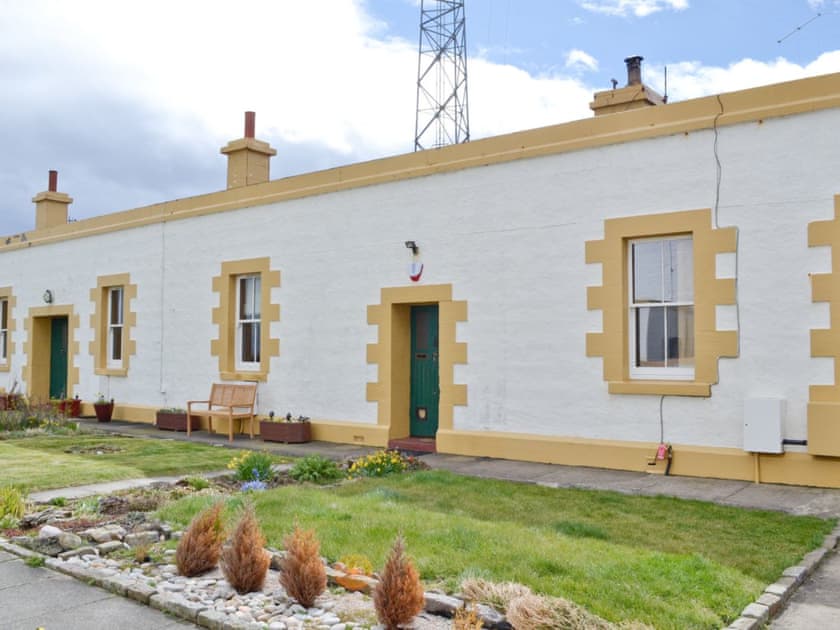 Exterior | Girdleness Lighthouse Cottages - 4 Lighthouse Cottage, Aberdeen