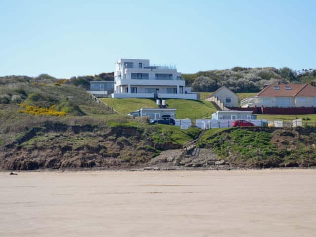 are dogs allowed on primrose valley beach