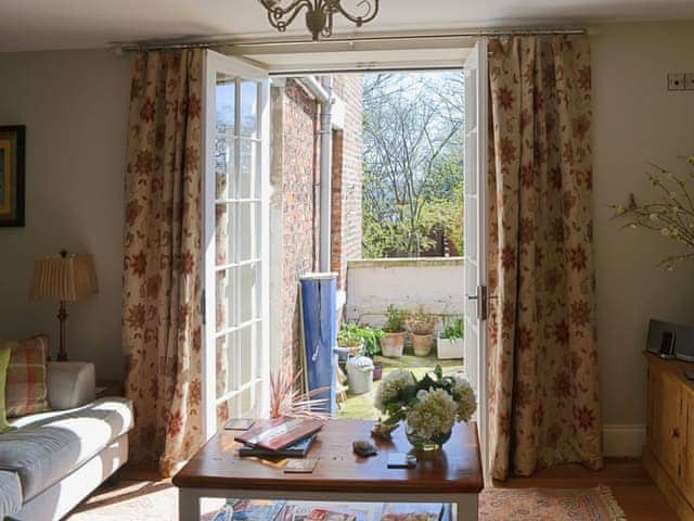 Living room/dining room | Rosie&rsquo;s Retreat, Whitby