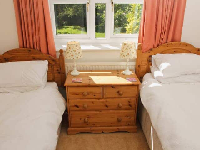 Twin bedroom | White Horse Cottage, West Meon, nr. Petersfield