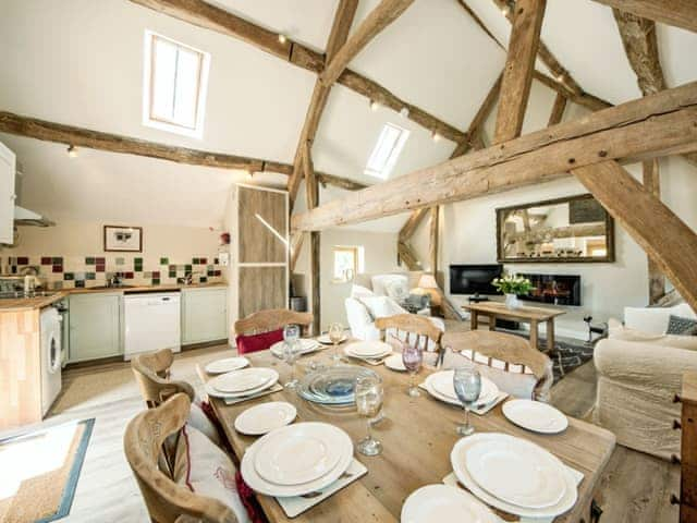 Open plan living/dining room/kitchen | The West Barn, Hanley Castle