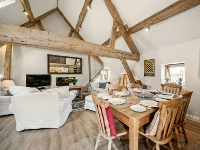 Open plan living/dining room/kitchen | The West Barn, Hanley Castle