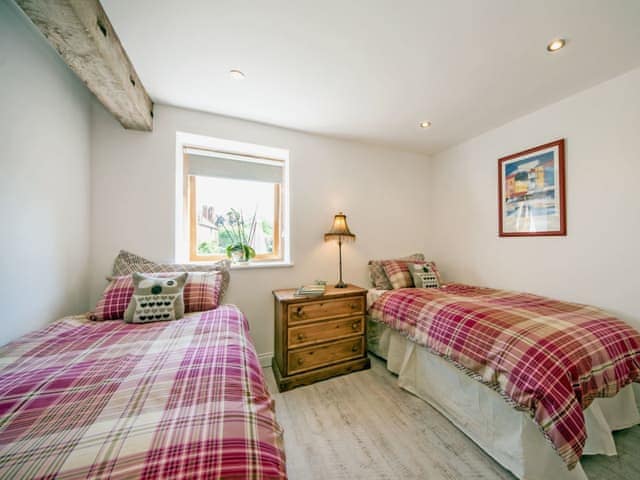 Twin bedroom | The West Barn, Hanley Castle