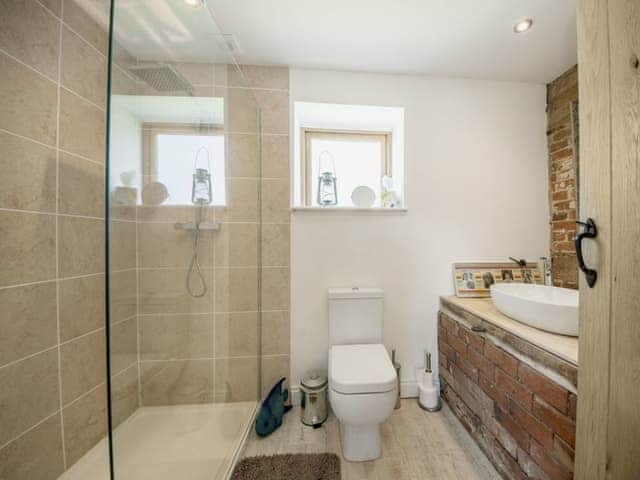 Bathroom | The West Barn, Hanley Castle