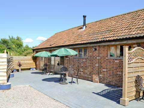 Appealing holiday home with partially enclosed patio area | The Parlour - Milton End Farm Barns, Arlingham, near Frampton-on-Severn