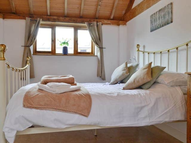 Comfortable double bedroom | The Parlour - Milton End Farm Barns, Arlingham, near Frampton-on-Severn