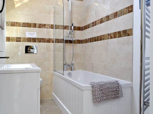 Family bathroom with shower over bath | The Parlour - Milton End Farm Barns, Arlingham, near Frampton-on-Severn