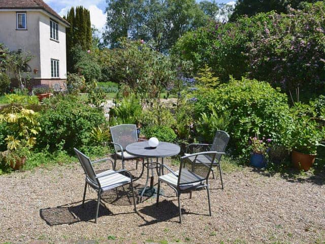 Sitting-out-area | The Stable, Hastingleigh, nr. Ashford