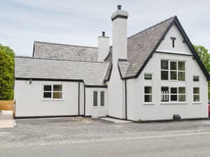 Exterior | Eryri, Caeathro, Caernarfon