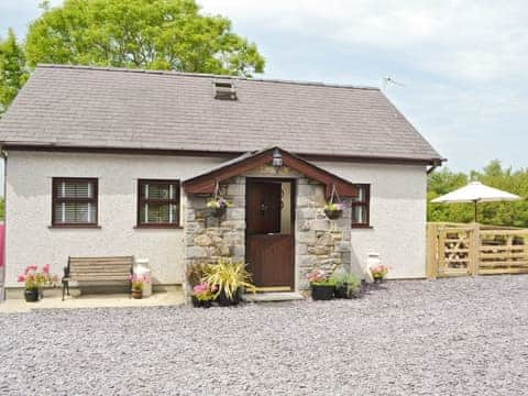 Exterior | Hen Weithdy, Rhostryfan, Caernarfon