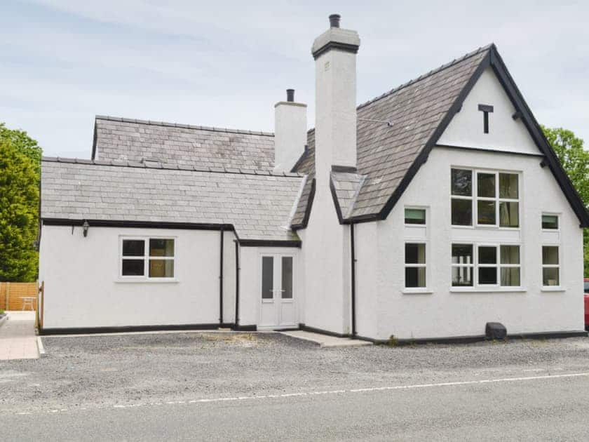 Exterior | Eryri, Caeathro, Caernarfon