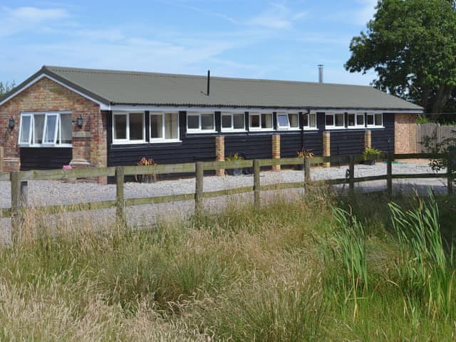 Exterior | Lea Farm Cottages - The Shearing Shed, Rye Foreign, nr. Rye