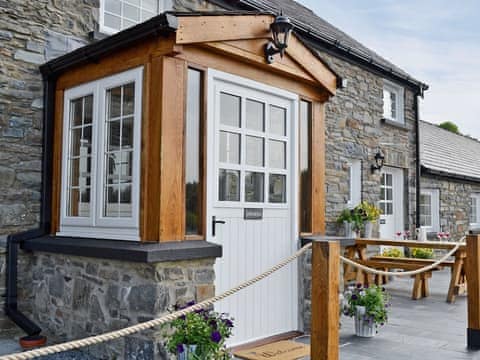 Exterior | Grofftau Cottages - Golygfa&rsquo;r Mynydd, Pontrhydfendigaid, nr. Tregaron