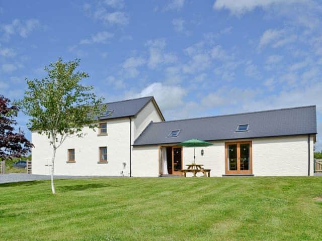 Llanlliwe Cottage, sleeps 8 in Narberth.