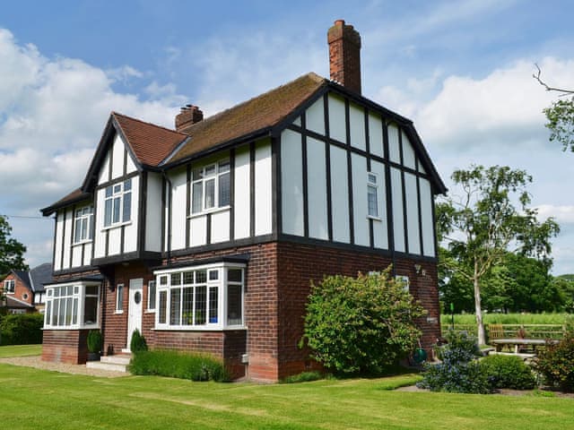 Exterior | Tudor House, Portington