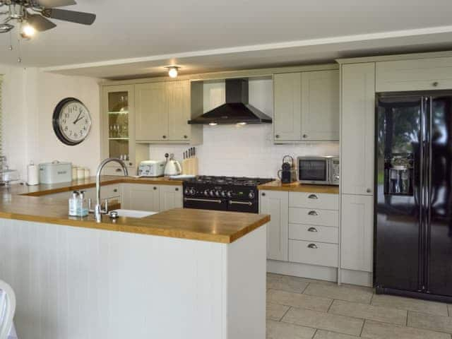 Well-equipped fitted kitchen | The Old Smithy, Penelewey, near Truro