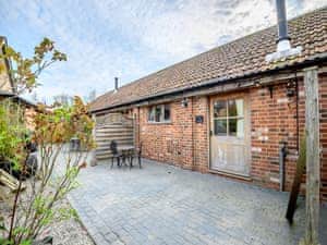 Attractive holiday home | The Cow Shed - Milton End Farm Barns, Arlingham, near Frampton-on-Severn