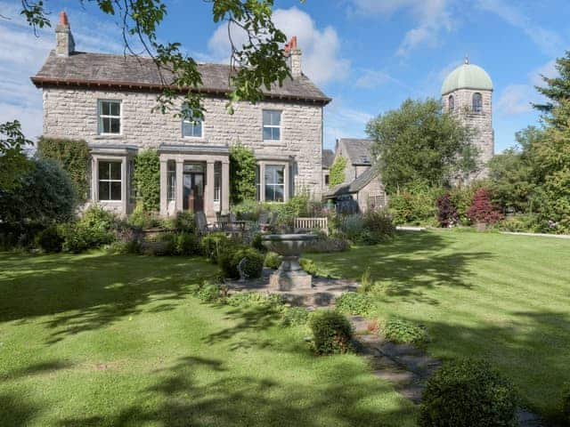 Hazel Grove House, sleeps 12 in Arnside and Silverdale.