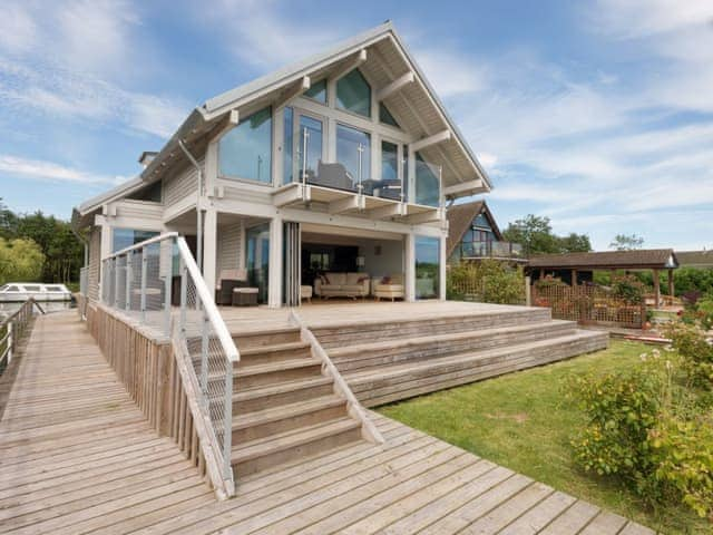 Contemporary waterfront holiday home | Silver Dawn, Horning, near Wroxham