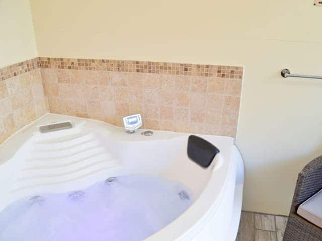 Jacuzzi | Hill View Cottage, Sinnington near Pickering