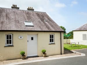 Exterior | Gardener&rsquo;s Cottage, Freshwater East near Pembroke