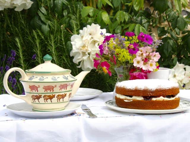 Tea and Cake In the Garden | The Owl House, Bishops Waltham