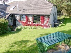 Annexe entrance and garden | Wringford Farm Annexe, Rame, Torpoint